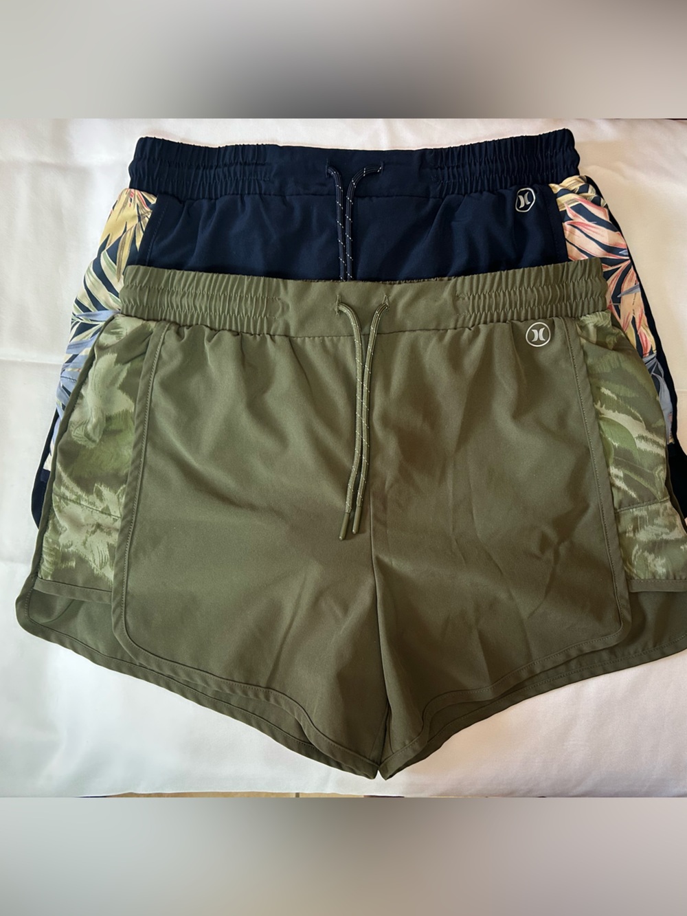 Set of 2 Hurley shorts, Olive Green and Navy Medium